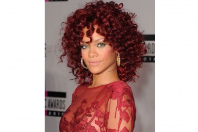 acconciature-capelli-ricci-media-lunghezza-06