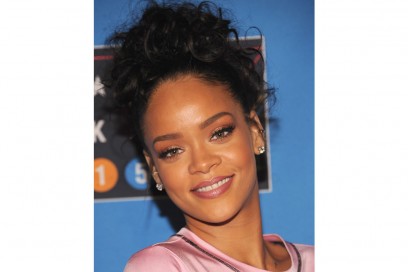 acconciature-capelli-ricci-media-lunghezza-07