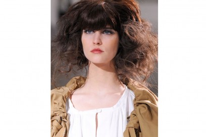 acconciature-capelli-ricci-media-lunghezza-08