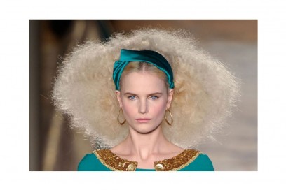 acconciature-capelli-ricci-media-lunghezza-09