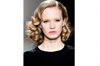 acconciature-capelli-ricci-media-lunghezza-11