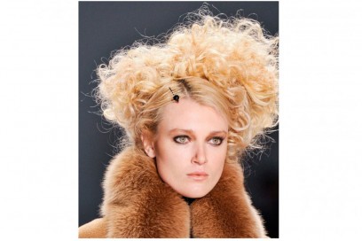 acconciature-capelli-ricci-media-lunghezza-14