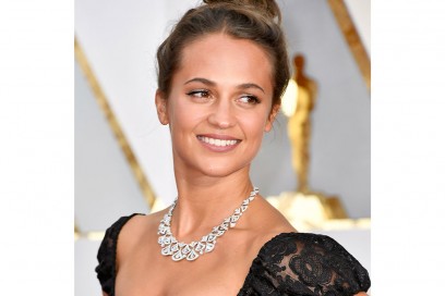 alicia-vikander-collier