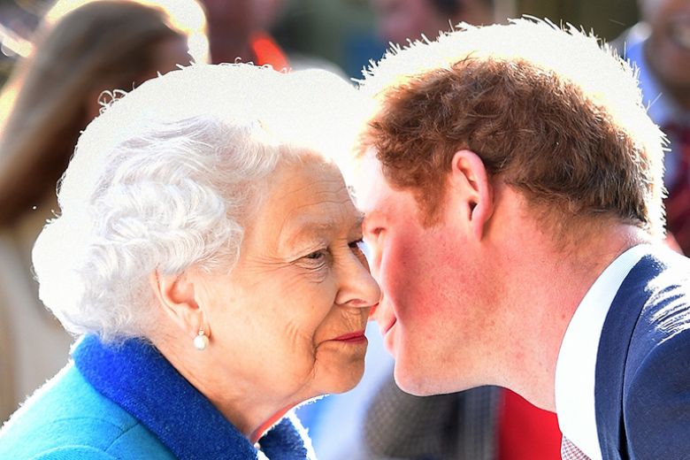 Perché al principe Harry serve il permesso della Regina per sposarsi