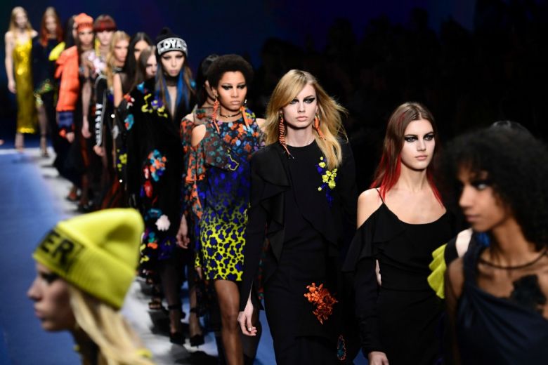 Versace: la sfilata per l’Autunno-Inverno 2017/18