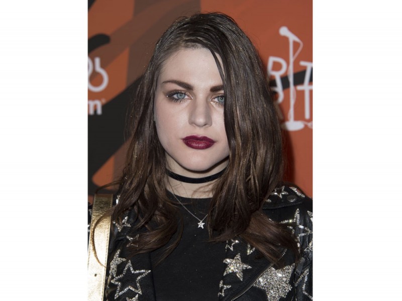 frances-bean-cobain-trucco-capelli-08