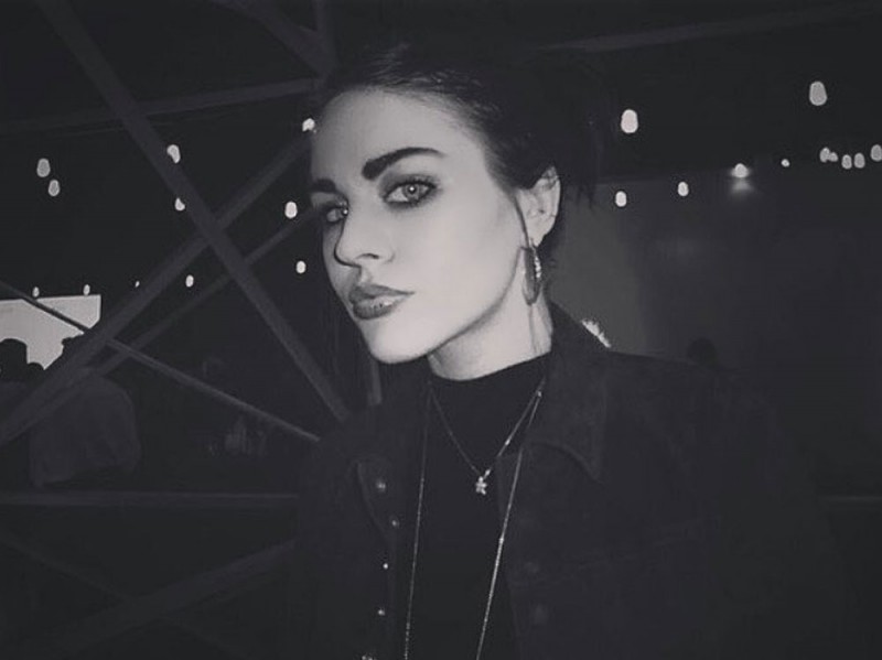 frances-bean-cobain-trucco-capelli-12