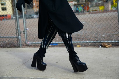 new york fashion week 17 stivali gotic