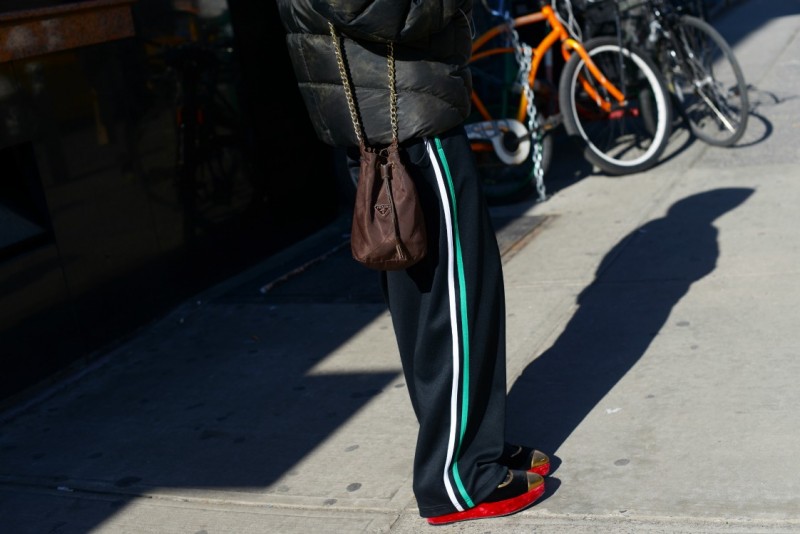 new york street style 17 nylon prada bag