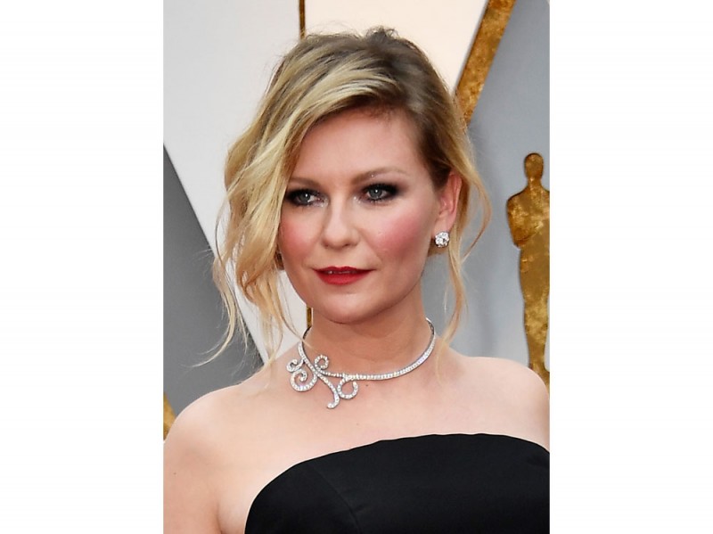 oscar-beauty-look-trucco-e-capelli-kristen-dunst-01