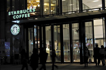 starbucks coffe vetrina