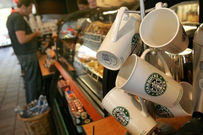 starbucks tazze appese