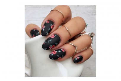 nail art black