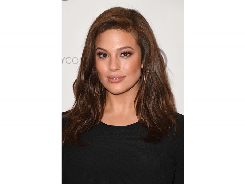 Ashley Graham beauty look trucco capelli (15)