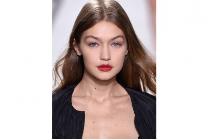 capelli golden brown gigi hadid