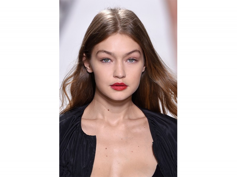 capelli golden brown gigi hadid