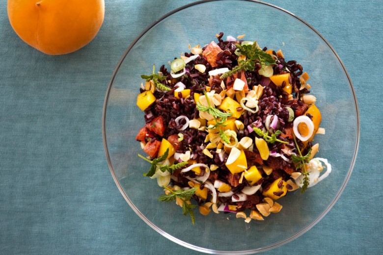 Insalata di riso venere con condimento agrodolce
