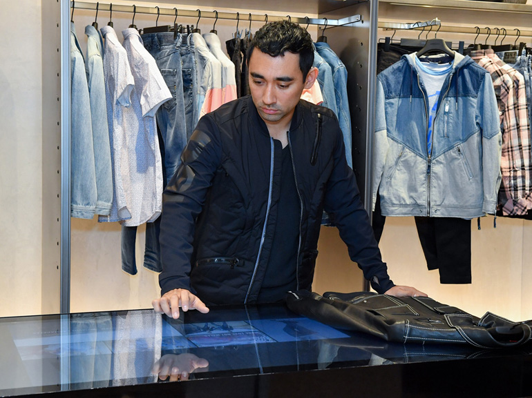 Nicola-Formichetti-mobile