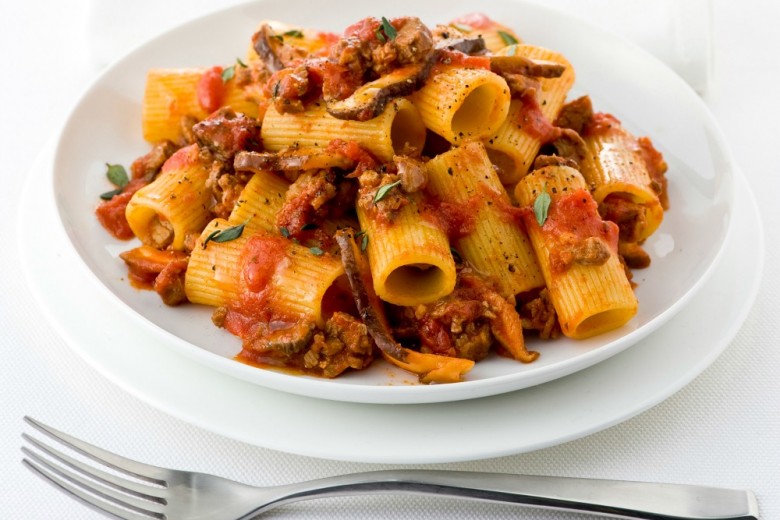 Pasta con ragù ai funghi