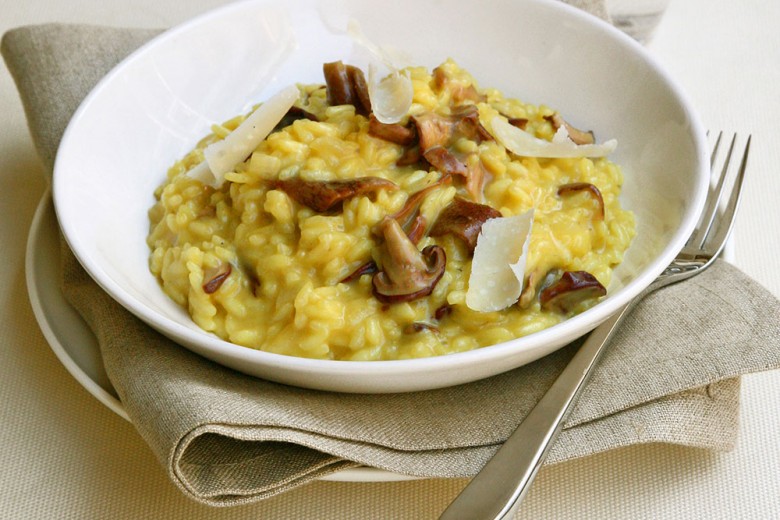 Risotto allo zafferano con porcini secchi