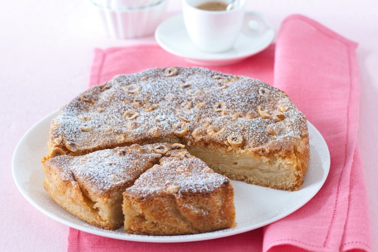 Torta di mele facile con nocciole