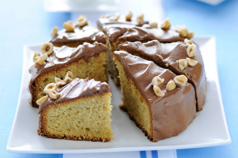 Torta facile con nocciole e cioccolato