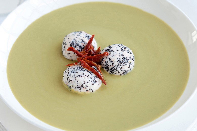 Vellutata di piselli con polpette di ricotta