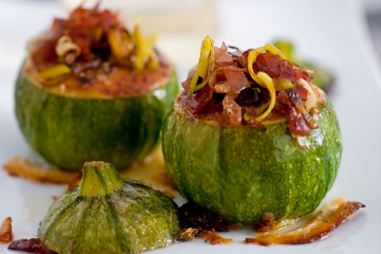 Zucchine ripiene ai porri e speck