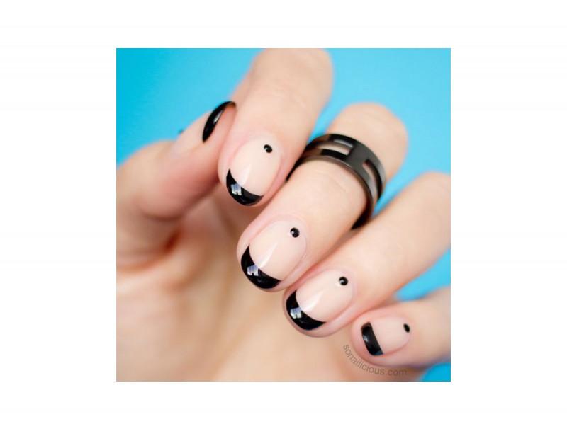 nail art black