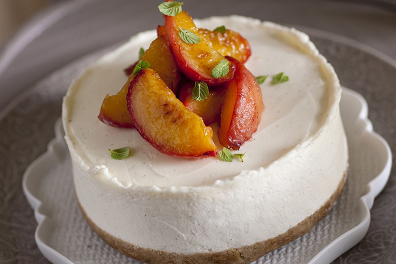 Cheesecake fredda con pesche caramellate