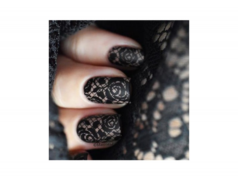 nail art black