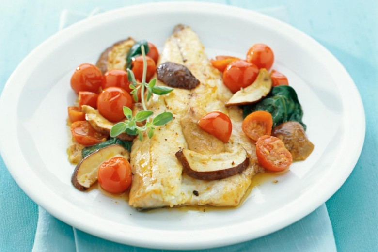 Filetto di branzino in padella con funghi porcini