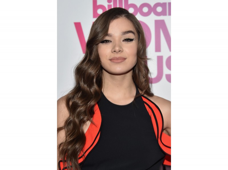 hailee steinfeld beauty look (11)