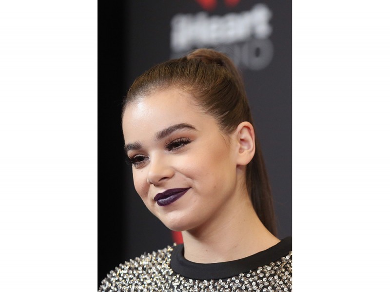 hailee steinfeld beauty look (4)