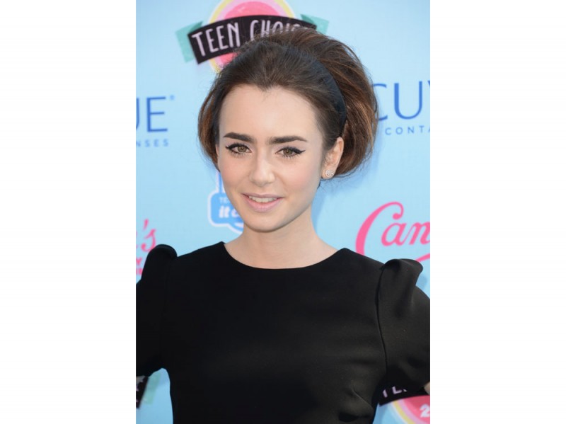 lily-collins-trucco-capelli-02