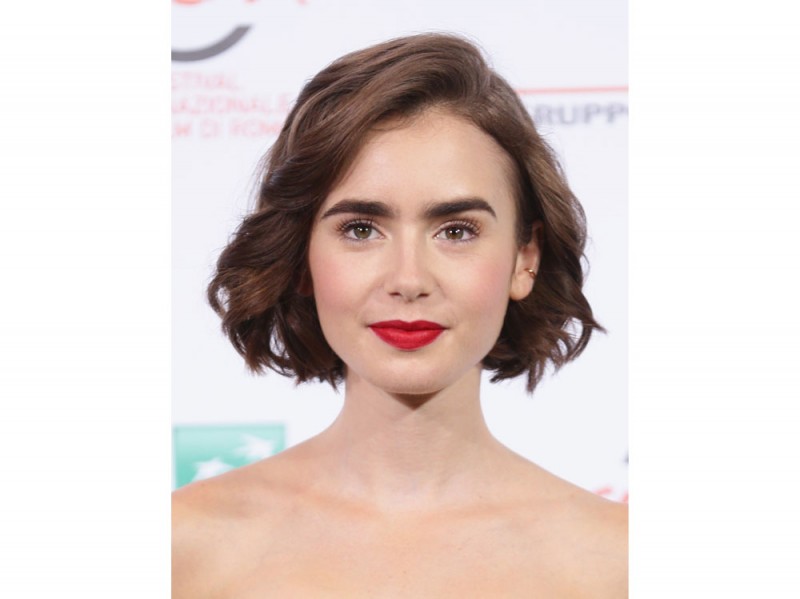 lily-collins-trucco-capelli-05