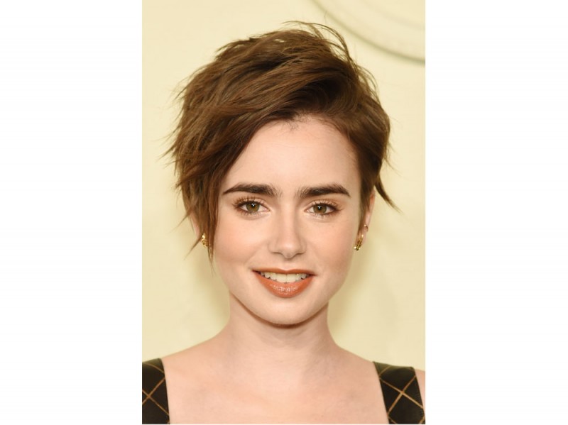 lily-collins-trucco-capelli-07
