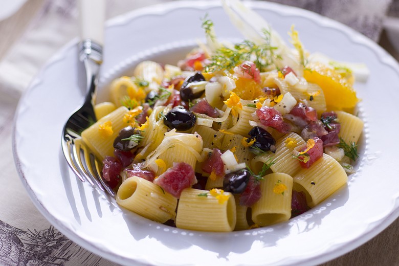 Pasta con tonno fresco