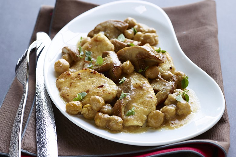 Scaloppine di petto di pollo con ceci e funghi