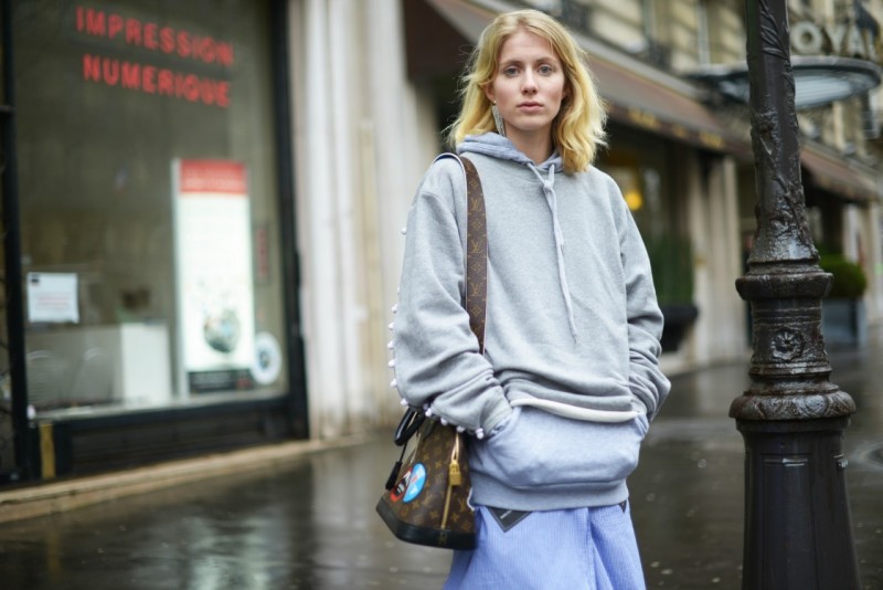 street style parigi 17 felpa cappuccio