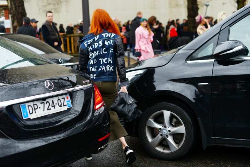 street style parigi 17 giacca scritte