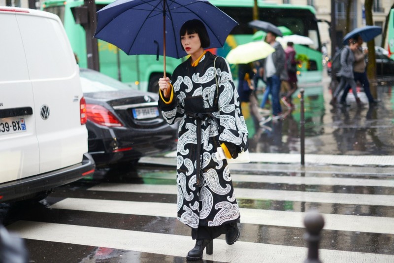 street style parigi 17 kimono paisley