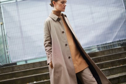 street-style-parigi-2017-vogue-uk-cappotto-e-pantaloni