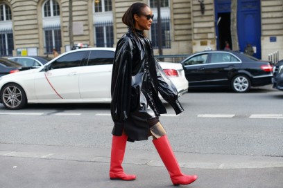 street style parigi stivali rossi