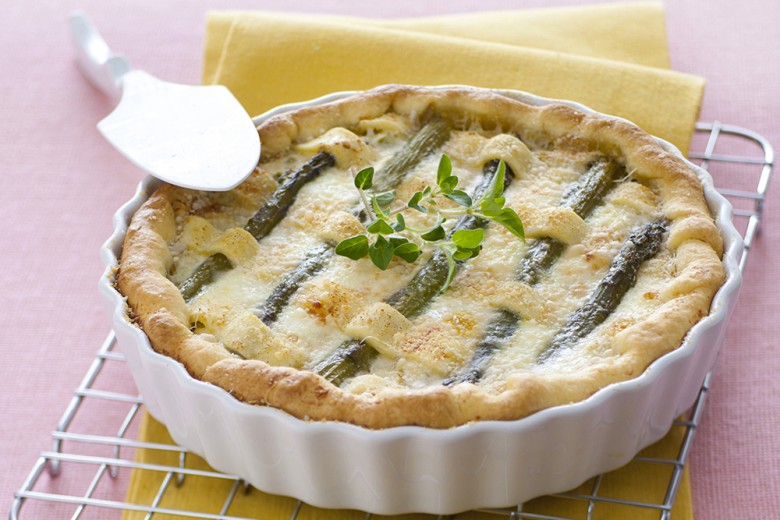 Torta salata di asparagi, ricotta e maggiorana