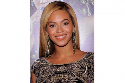 trucco occhi marroni capelli biondi beyoncé 1