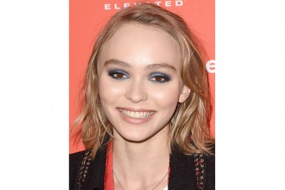 trucco occhi marroni capelli biondi lily rose depp 1