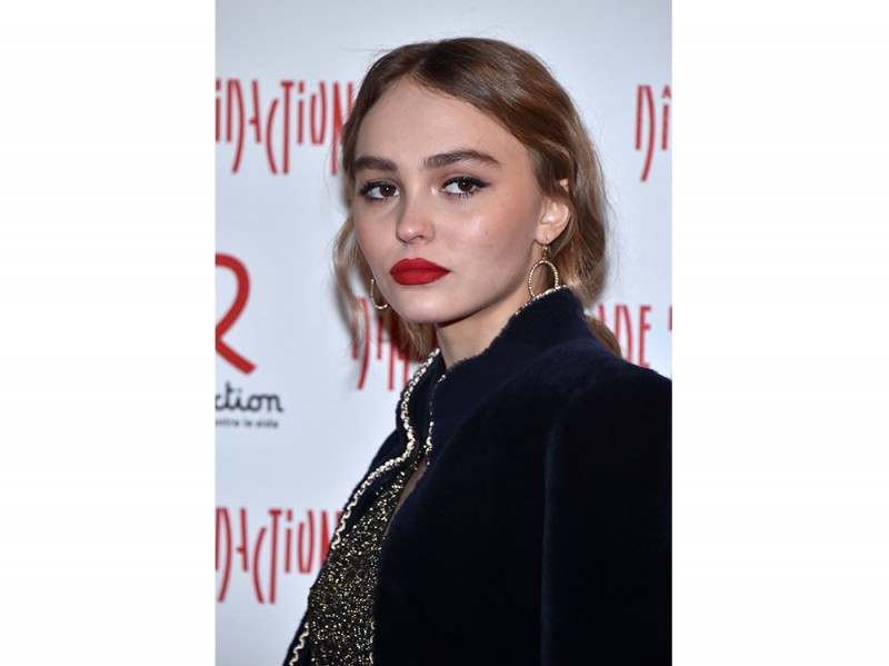 trucco occhi marroni capelli biondi lily rose depp 2