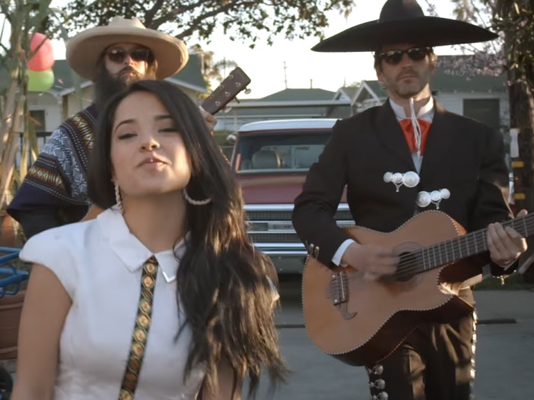 tutto-su-Becky-G-curiosita-vita-amore-canzoni-carriera-MOBILE