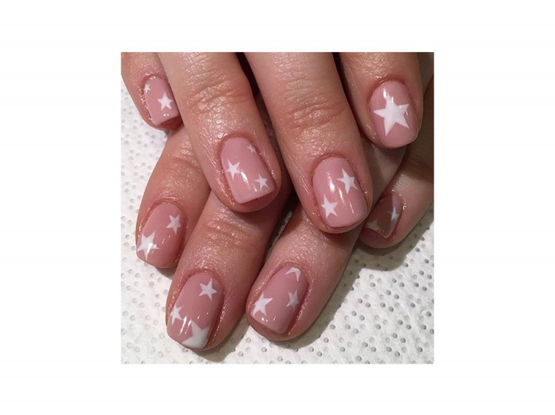 10NailArt_Trend_Primavera2017_Vanityprogects_Nudestars